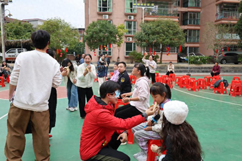 2025年新春佳节，县交通公路部门如何用文艺汇演和互动游戏点燃节日氛围？