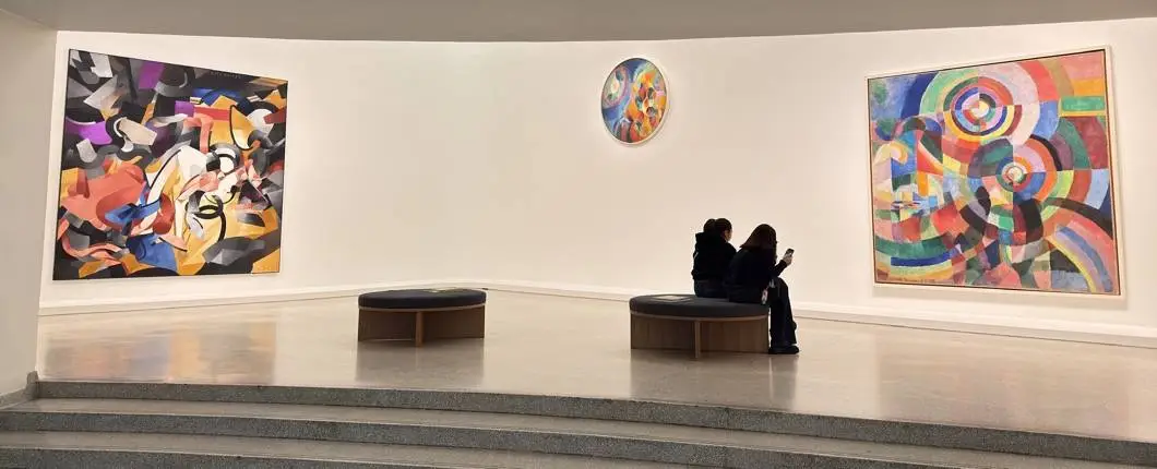 纽约古根汉姆博物馆：65年灵动艺术风口，为何弧形墙面成策展人难题？  第8张