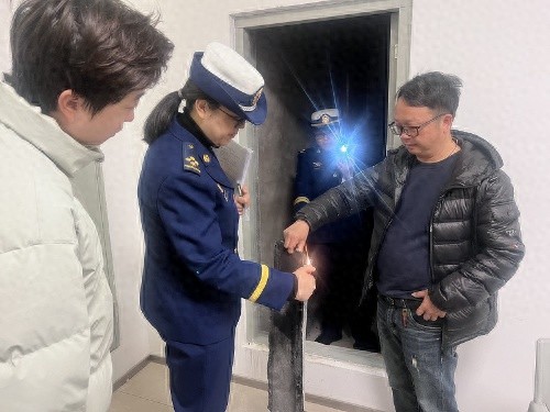 春节临近，昆明五华区如何确保消防安全无死角？消防大队联合多部门展开地毯式排查  第1张