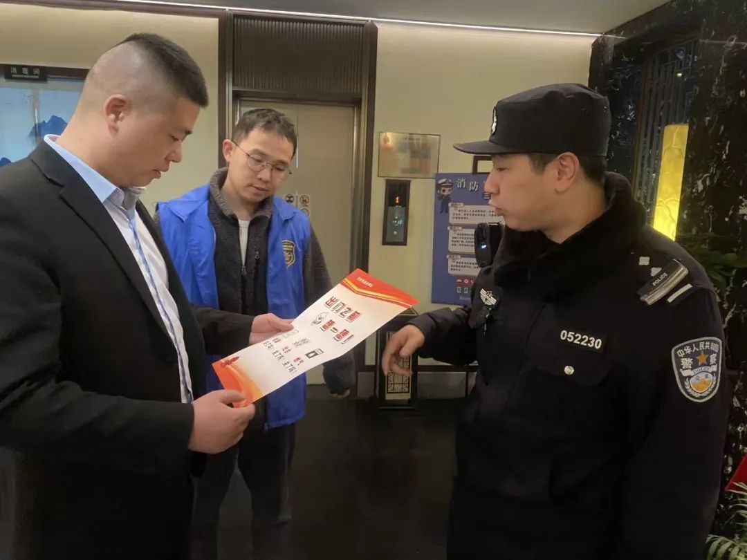 百岁老人庆生，消防志愿者上门送安全！你家取暖器用对了吗？  第9张