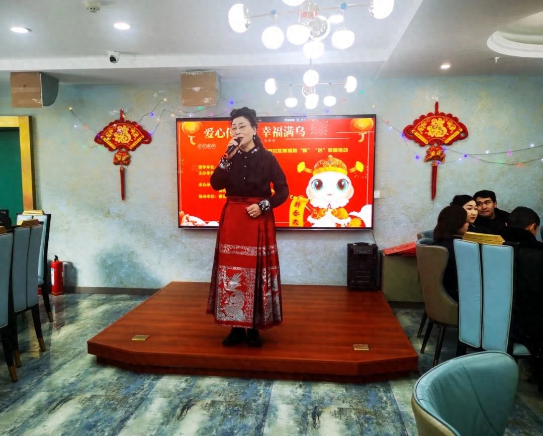 春节坚守岗位的他们，为何能享受如此丰盛的年夜饭？暖心活动背后的故事让人感动