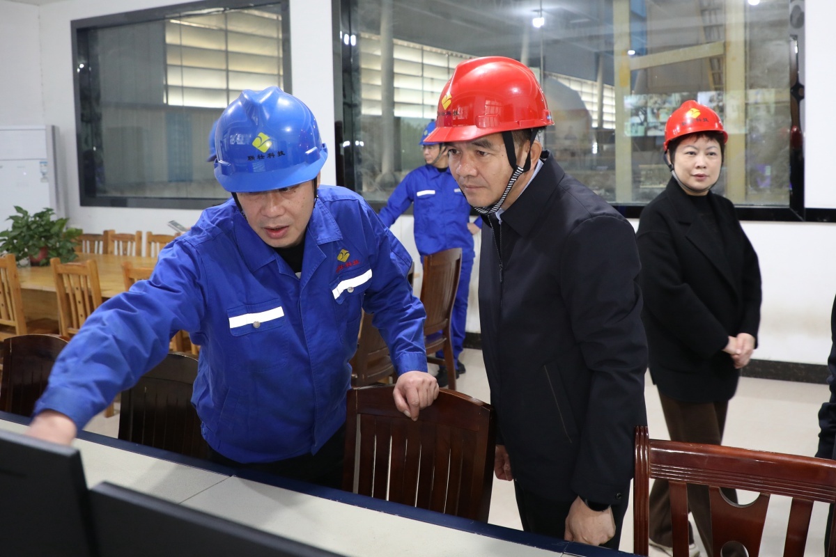 县长梁建标亲临一线，春节前安全检查大揭秘！你家的安全有保障吗？  第2张