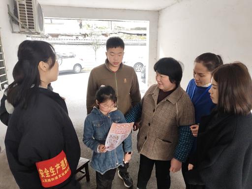 北湖区人民路街道如何筑牢安全防线？禁燃禁放烟花爆竹宣传活动大揭秘  第2张