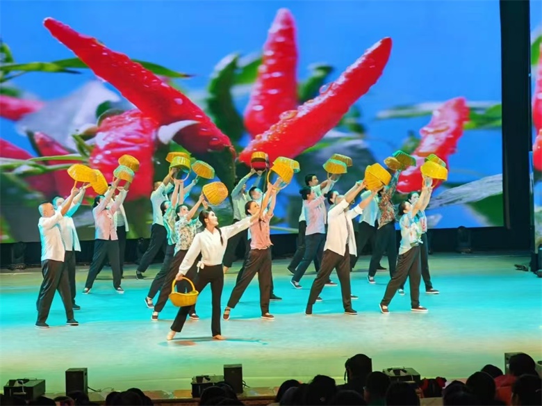 2025高台春晚：全息投影下的光阴的故事如何惊艳全场？  第2张
