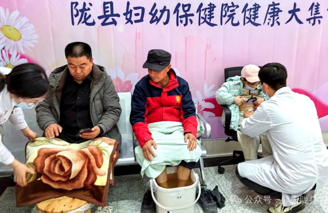 免费义诊还能领春联福字！陇县妇幼保健院新春集市为何如此火爆？  第5张