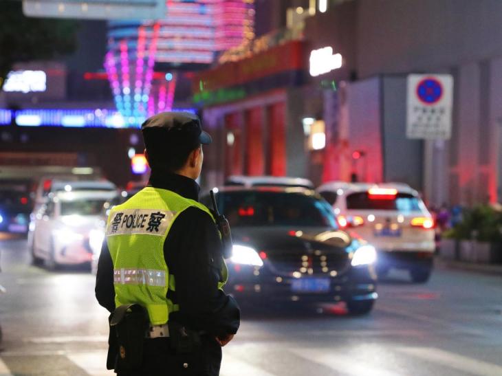 宁波节日出行必看！老外滩、万象城、来福士人潮汹涌，如何避开高峰？  第2张