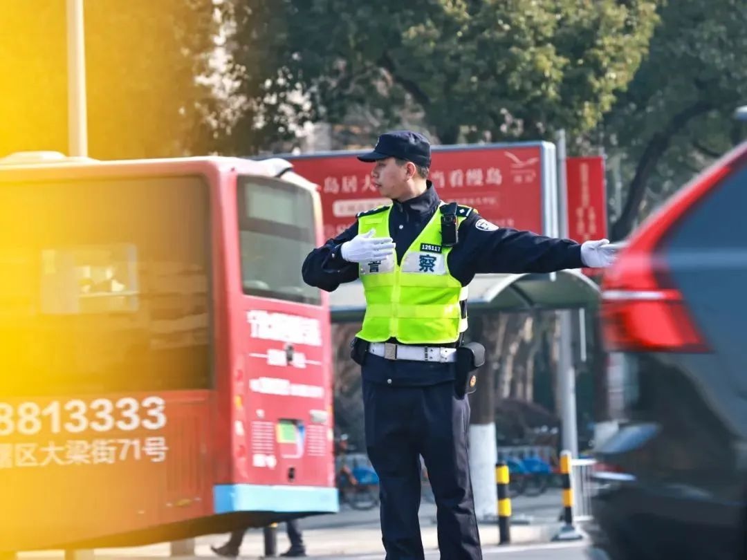 宁波节日出行必看！老外滩、万象城、来福士人潮汹涌，如何避开高峰？  第20张