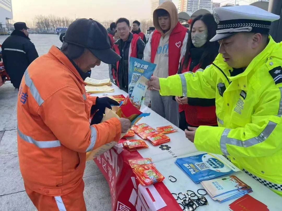 青春护航，温暖同行！40余名青年志愿者如何让春运旅客感受到浓浓温情？  第14张