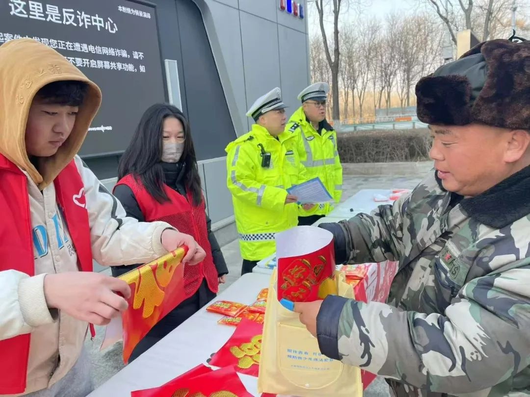 青春护航，温暖同行！40余名青年志愿者如何让春运旅客感受到浓浓温情？  第5张