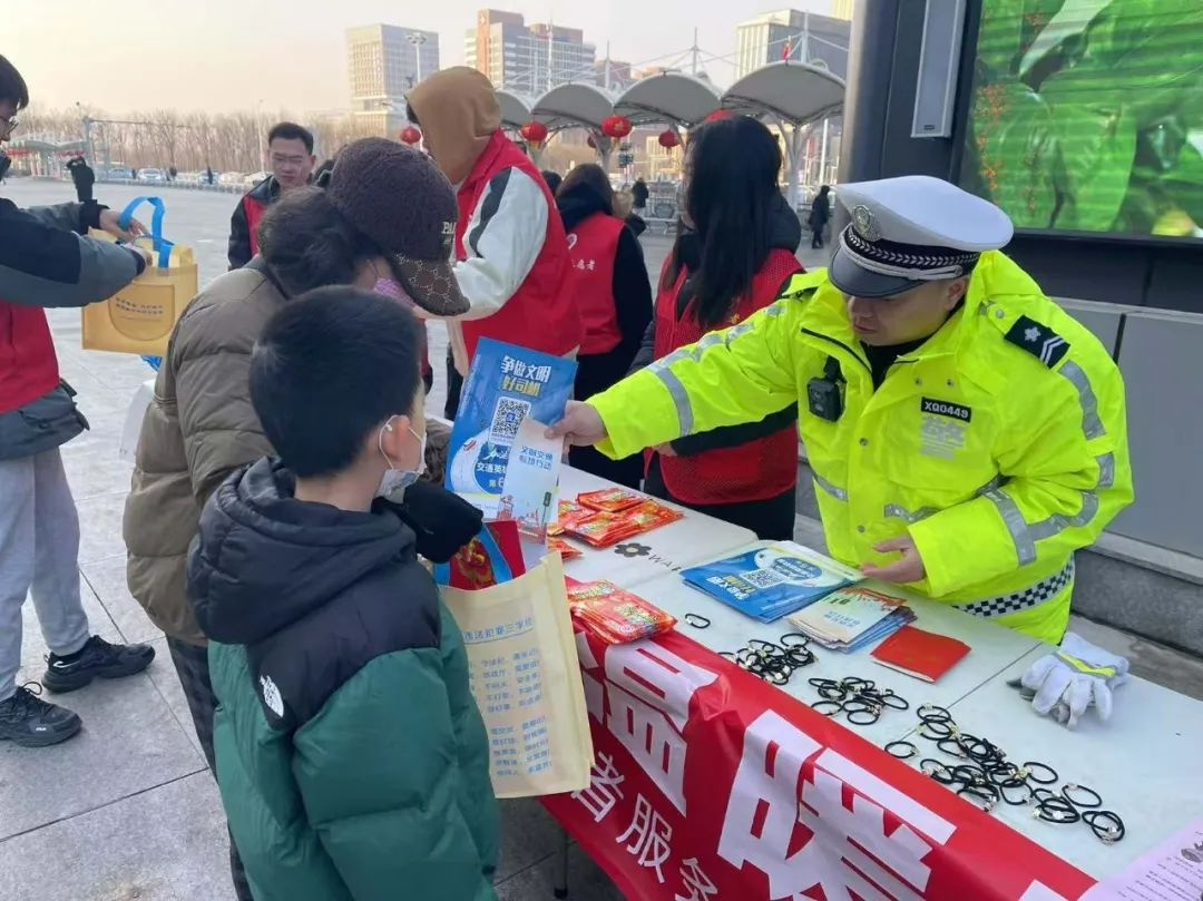 青春护航，温暖同行！40余名青年志愿者如何让春运旅客感受到浓浓温情？  第9张