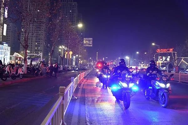 春节期间，200名警力如何守护260个必巡点？揭秘平安海陵的立体巡防  第2张