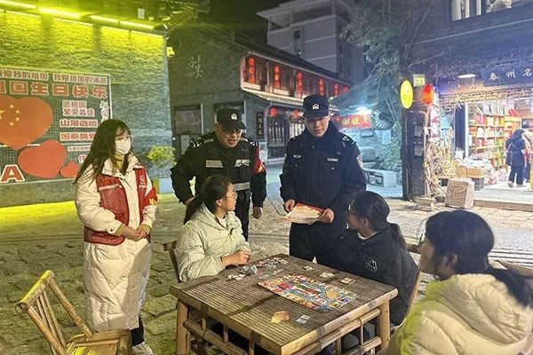 春节期间，200名警力如何守护260个必巡点？揭秘平安海陵的立体巡防  第4张