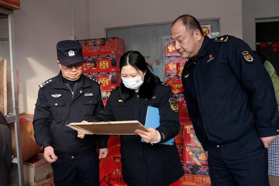 春节期间，200名警力如何守护260个必巡点？揭秘平安海陵的立体巡防  第5张