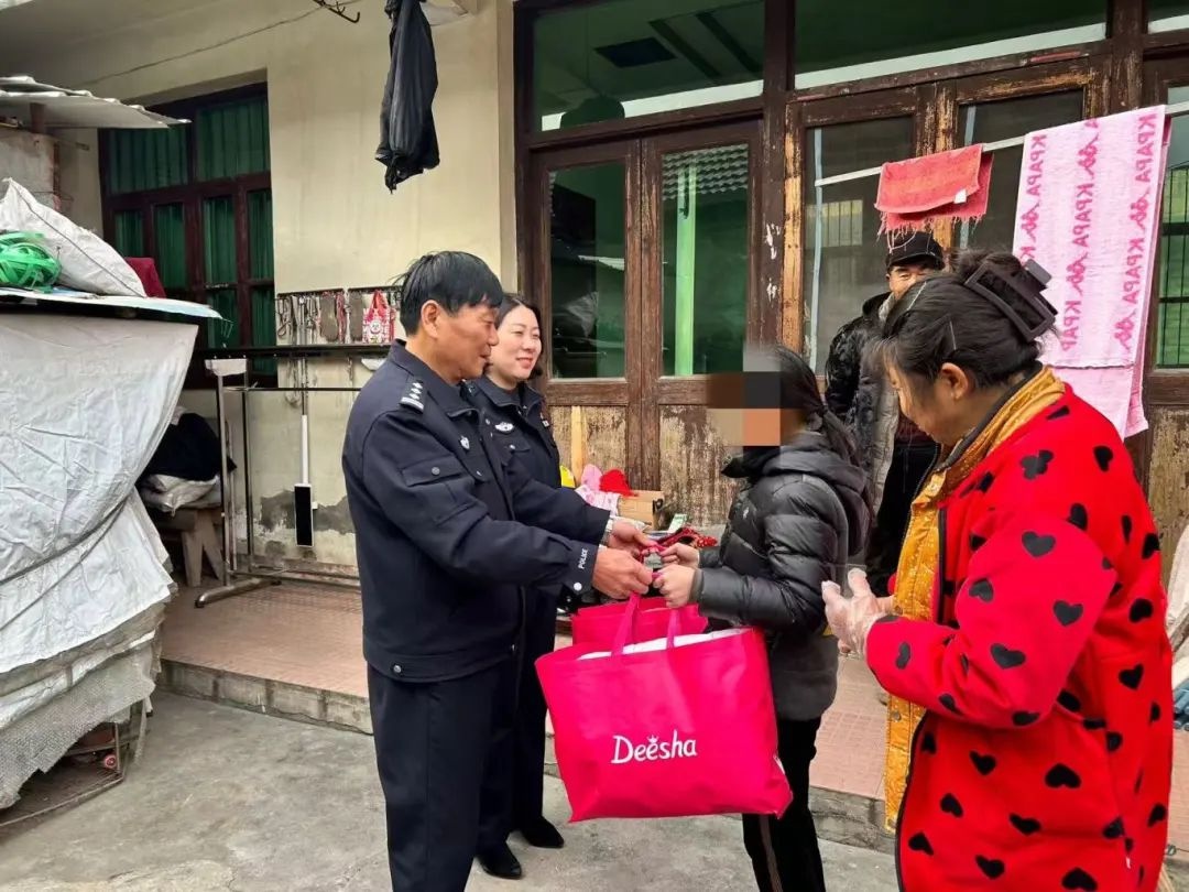 春节期间，200名警力如何守护260个必巡点？揭秘平安海陵的立体巡防  第8张