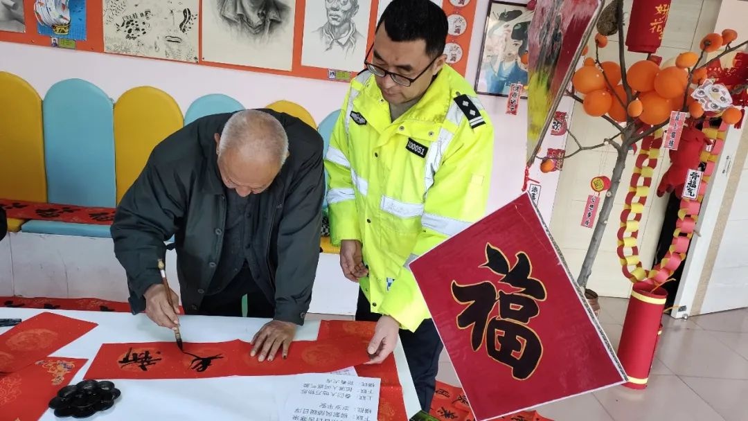 辅警周田波如何用皮影戏让春运安全知识深入人心？揭秘他的创新宣传之路  第4张