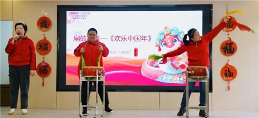 残疾人朋友如何用笔墨书写新春祝福？虹口区彩虹里年味浓  第4张