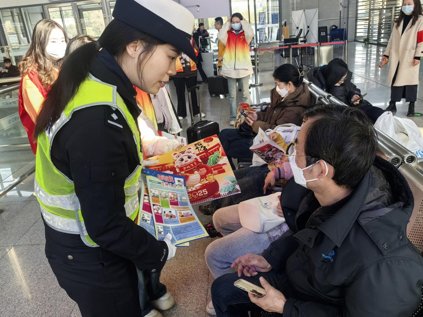 春运路上，这些青年志愿者如何让回家路更温暖、更畅通、更安全？  第5张