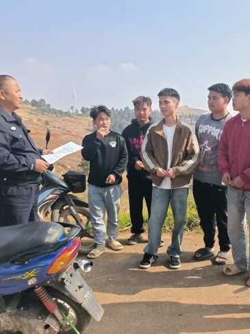 警察叔叔们一周都在忙什么？深夜寻回走失老人、破获盗窃案、兑现举报奖励，他们用行动守护我们的安全  第2张