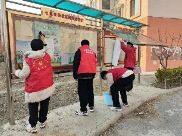 寒冬中的青春力量！潘青青大学生如何用行动温暖七里香格社区？