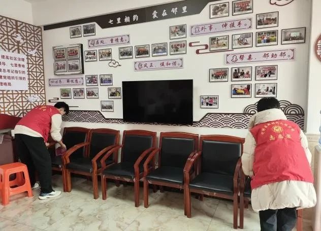寒冬中的青春力量！潘青青大学生如何用行动温暖七里香格社区？  第2张