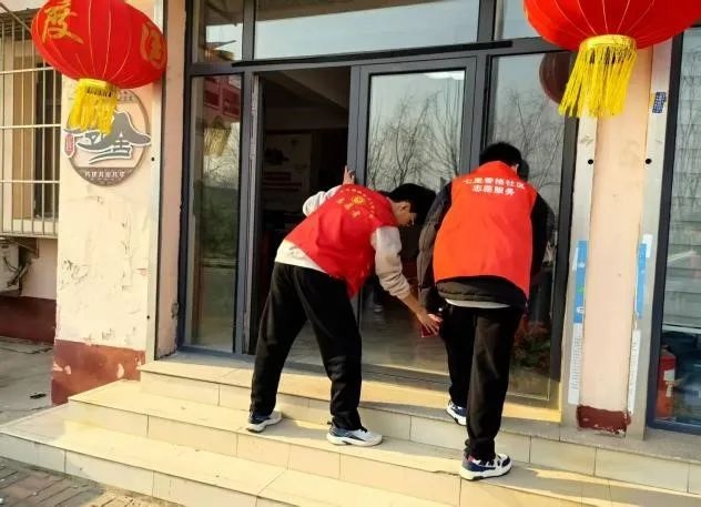 寒冬中的青春力量！潘青青大学生如何用行动温暖七里香格社区？  第3张