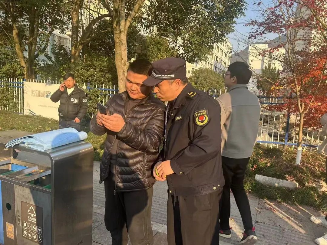 污水外溢难题缠身？看瓯海执法中队如何高效化解获赠锦旗  第2张