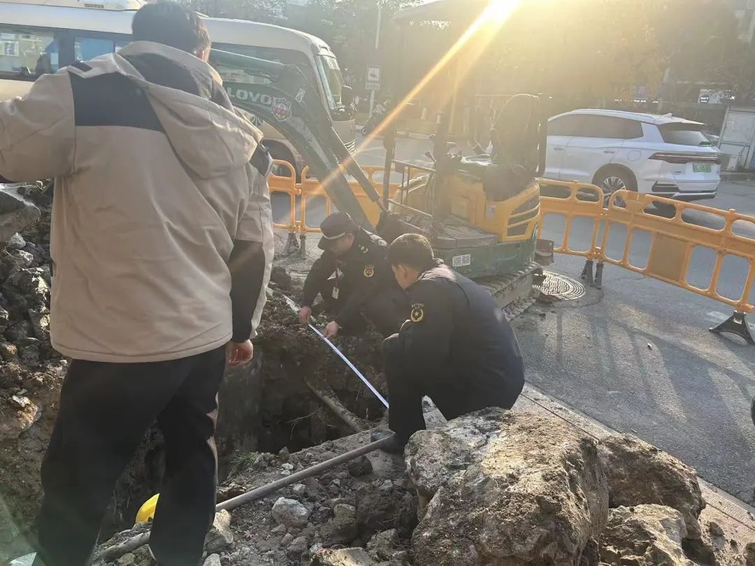 污水外溢难题缠身？看瓯海执法中队如何高效化解获赠锦旗  第3张