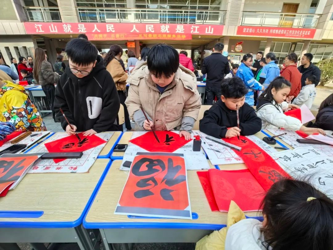 2025南方小年，乐平东湖市民之家义写春联活动为何如此热闹非凡？  第12张