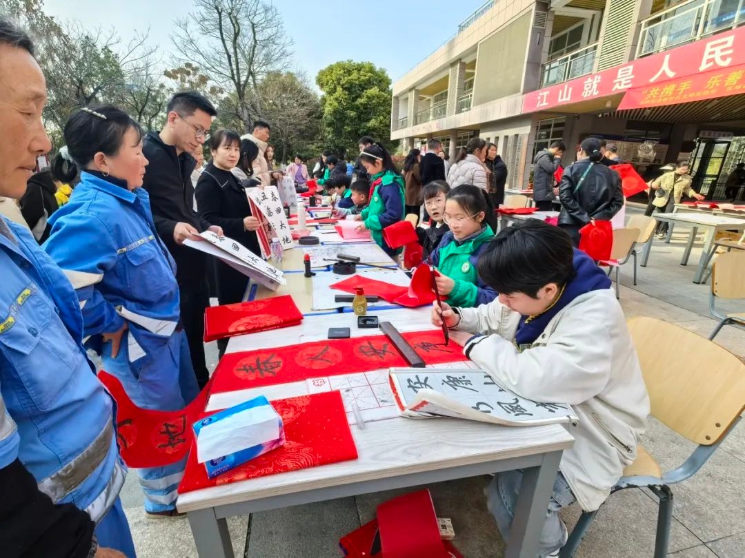 2025南方小年，乐平东湖市民之家义写春联活动为何如此热闹非凡？  第13张