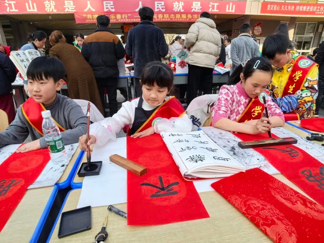 2025南方小年，乐平东湖市民之家义写春联活动为何如此热闹非凡？  第14张