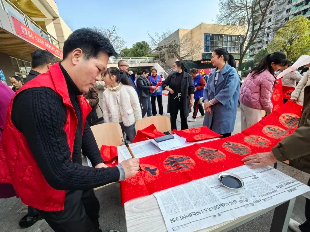 2025南方小年，乐平东湖市民之家义写春联活动为何如此热闹非凡？  第5张