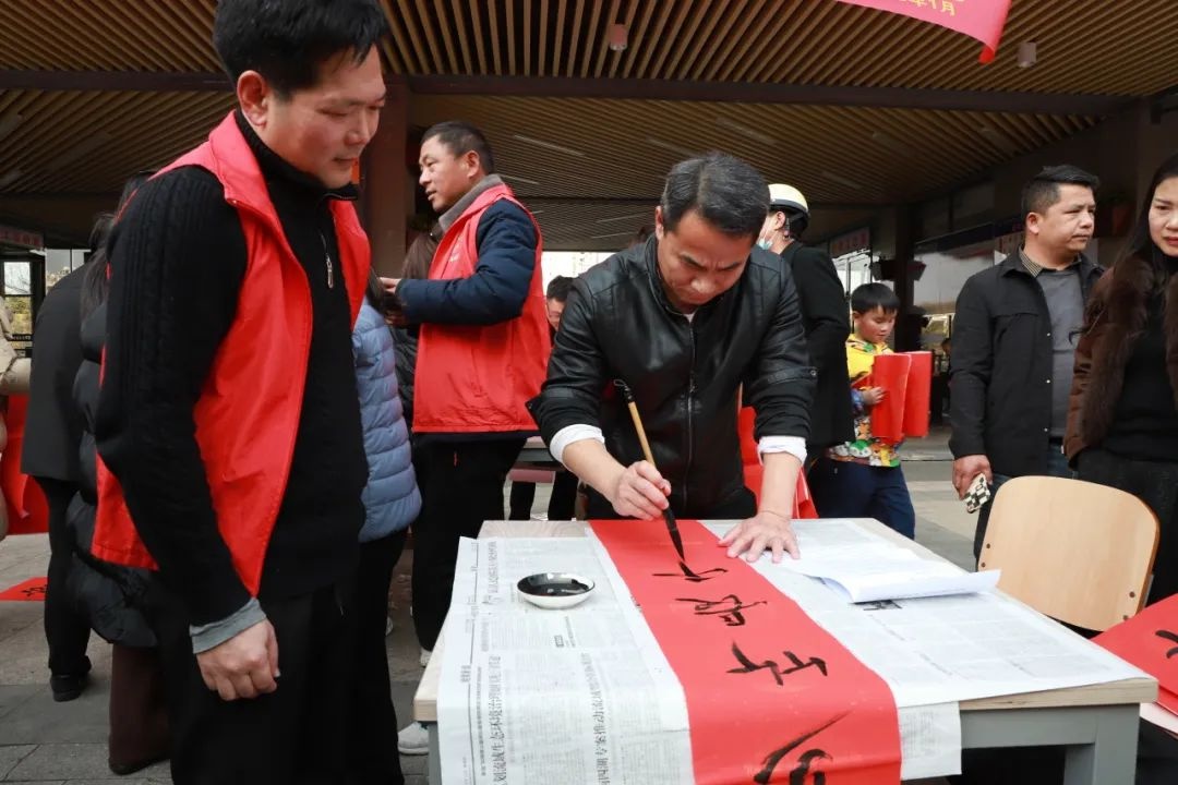 2025南方小年，乐平东湖市民之家义写春联活动为何如此热闹非凡？  第8张