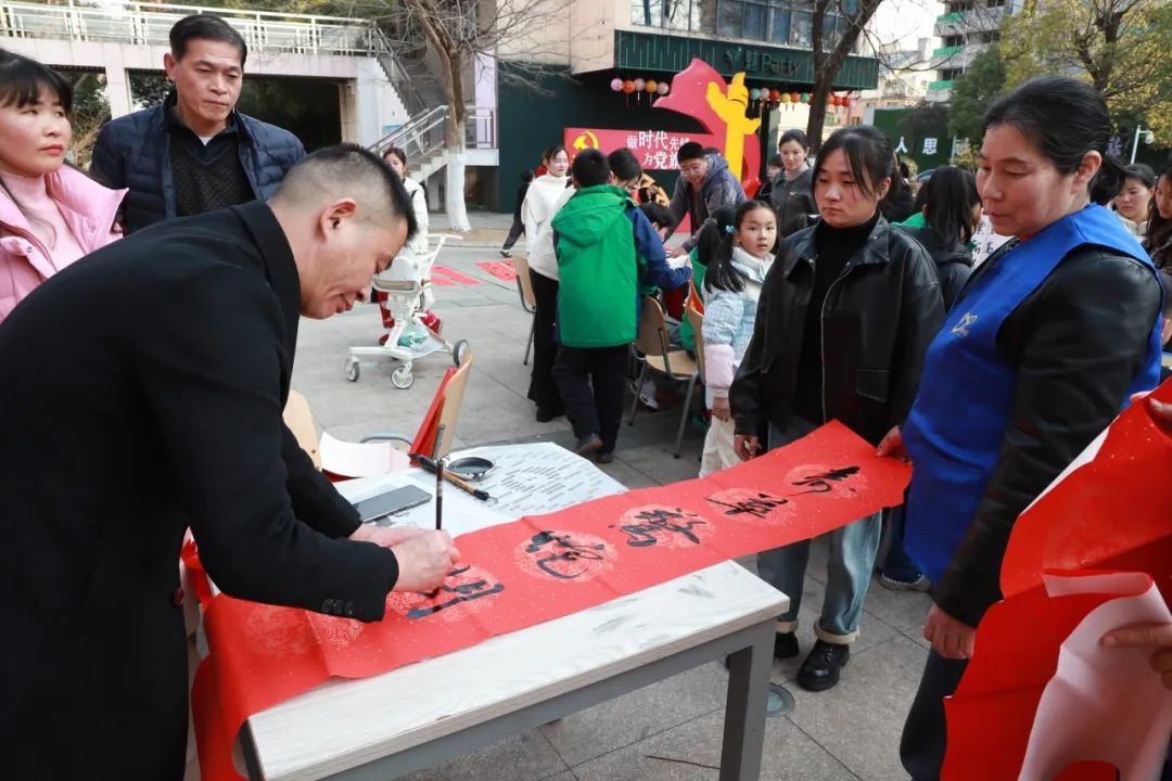 2025南方小年，乐平东湖市民之家义写春联活动为何如此热闹非凡？  第9张