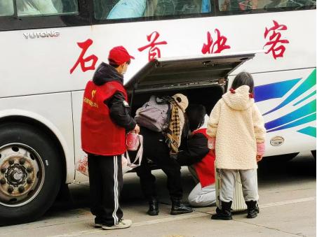 青春志愿行温暖回家路!石首市青年志愿者如何照亮2025年春运? 第2张 青春志愿行温暖回家路!石首市青年志愿者如何照亮2025年春运? 第2张