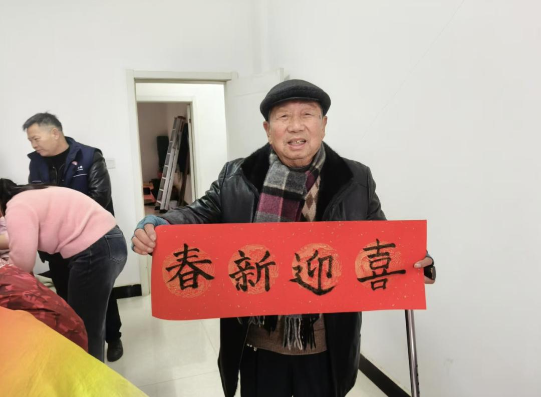 莘莘学子挥毫泼墨，社区居民笑迎新春！这场活动为何如此暖心？  第3张