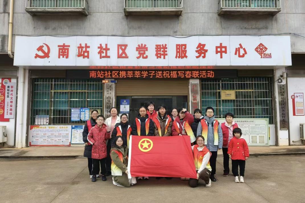 莘莘学子挥毫泼墨，社区居民笑迎新春！这场活动为何如此暖心？  第5张