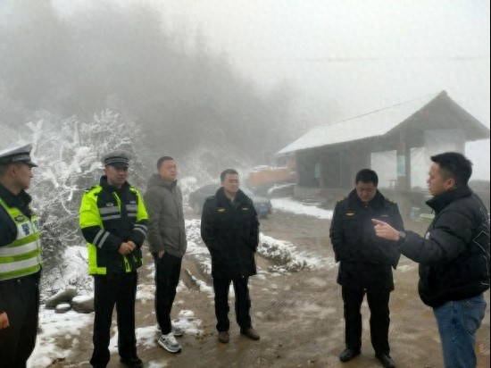 县联合工作组助力乡村旅游：南天门安全隐患如何破解？  第1张