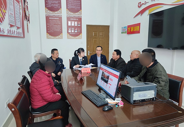 两棵龙眼树竟引发邻里大战，法院如何巧妙化解多年纠纷？  第3张