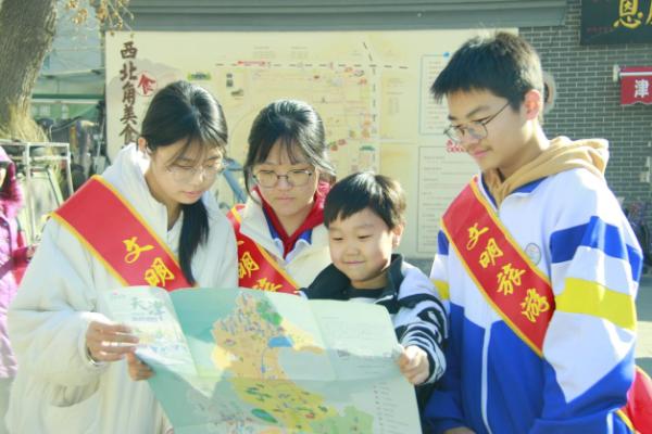2025年天津红桥区西北角，这群青年志愿者为何让游客赞不绝口？  第2张