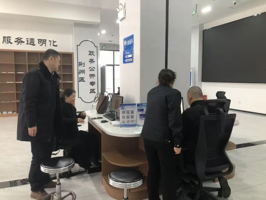 荆州市场监管局窗口服务如何赢得企业锦旗？揭秘高效背后的故事  第2张