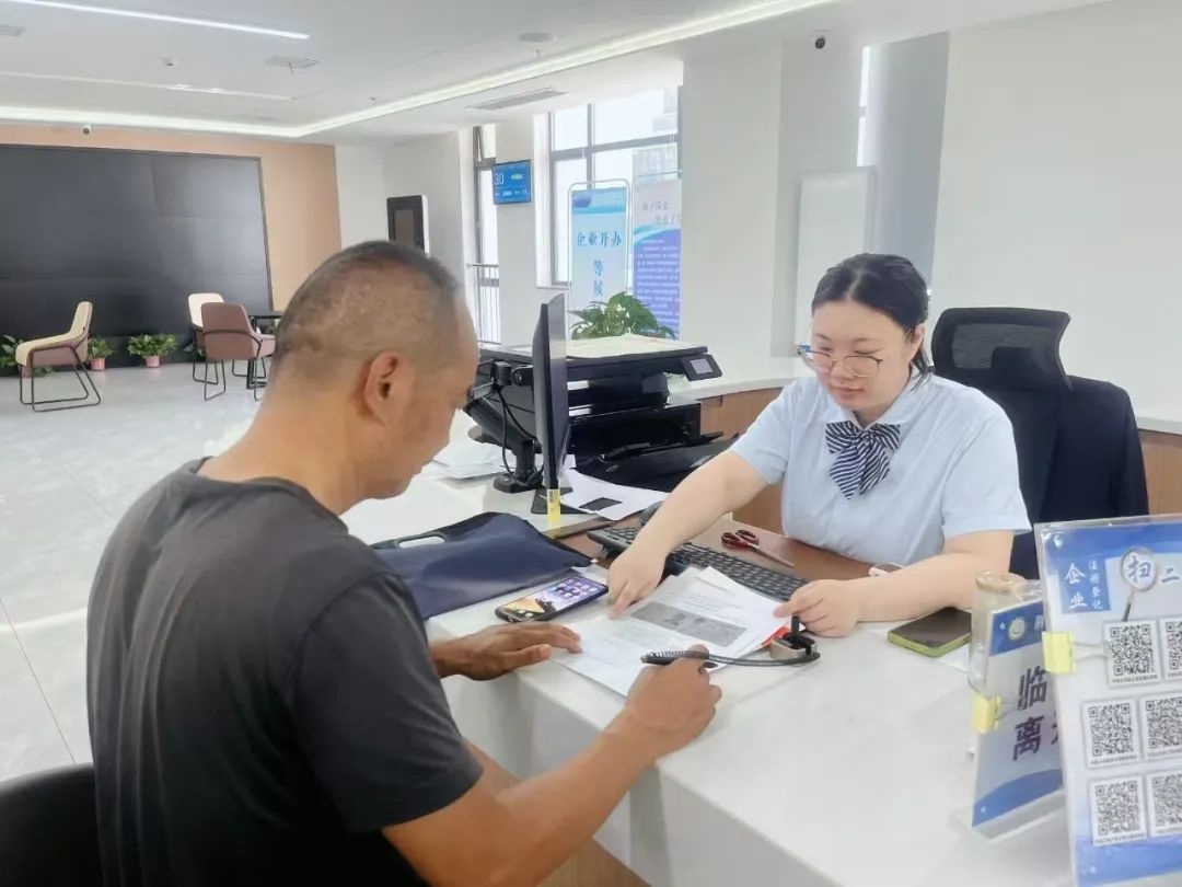 荆州市场监管局窗口服务如何赢得企业锦旗？揭秘高效背后的故事  第3张