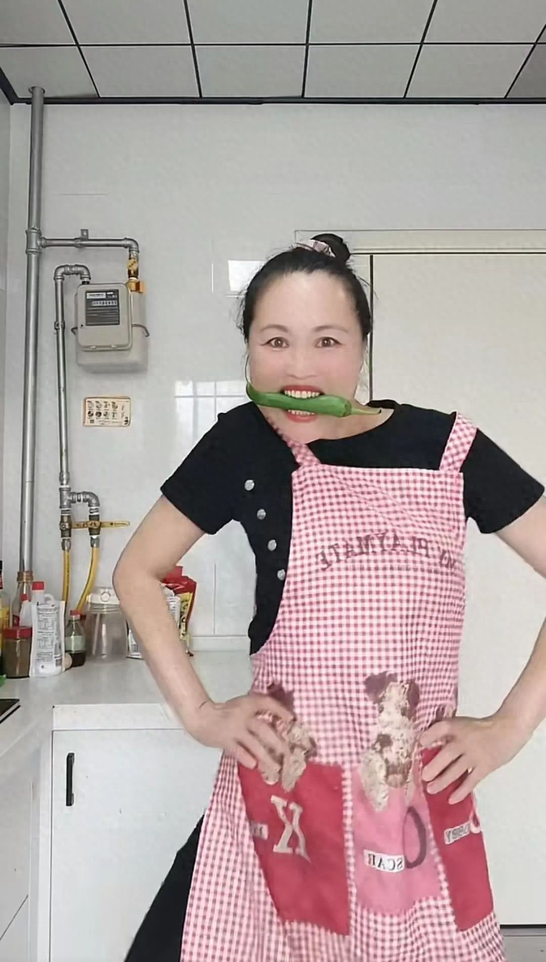 52岁女子自学断头舞，脖子灵活如特效！她的秘密竟然是？  第1张