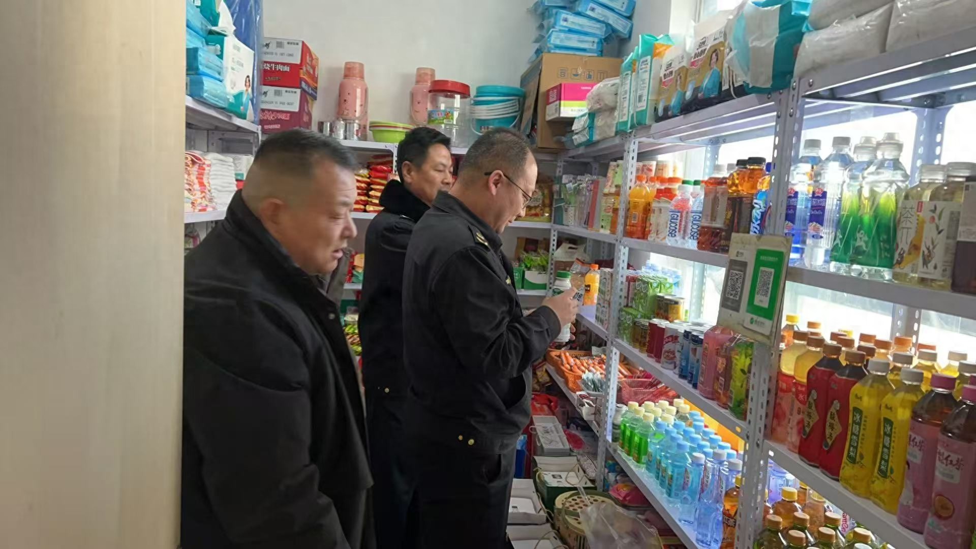 甘州区西街市场监管所如何确保开学季校园周边食品安全？31家店铺全面检查
