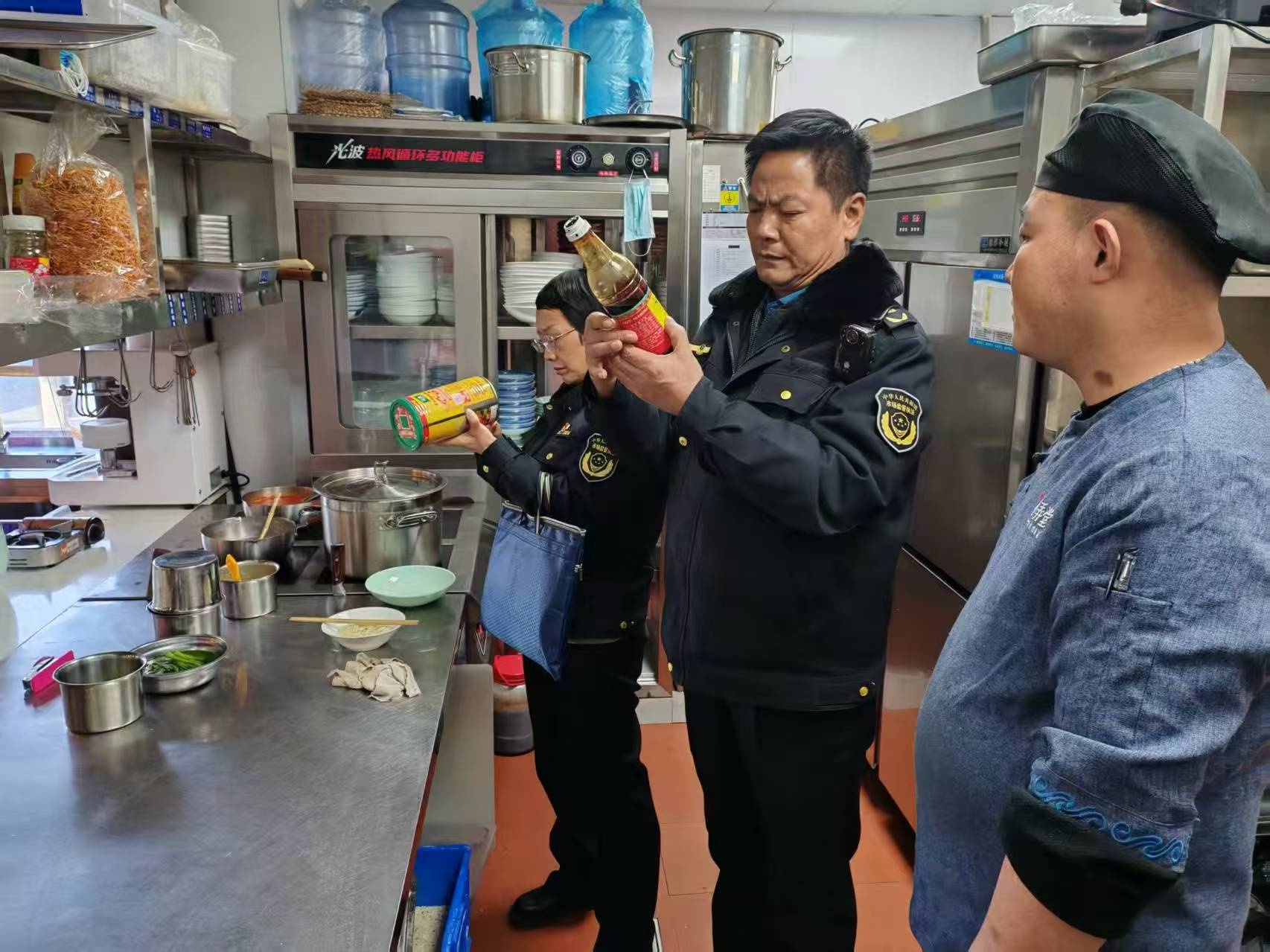 甘州区西街市场监管所如何确保开学季校园周边食品安全？31家店铺全面检查  第2张