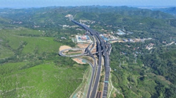 济青中线济潍段入选2024年公路重大工程十佳！这条零碳智慧高速有何独特之处？