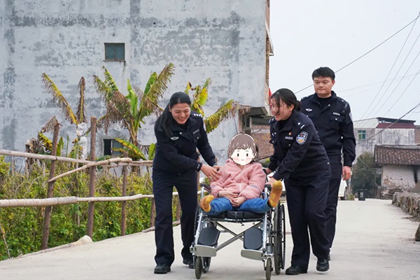 渐冻女孩小雨与民警的暖心故事，你愿意为爱接力吗？  第3张