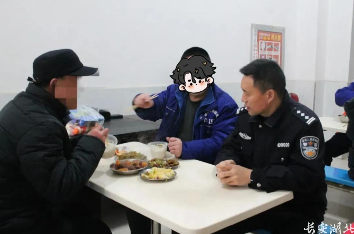 七旬夫妇千里送锦旗，戒毒民警如何以心换心助他重生？  第3张