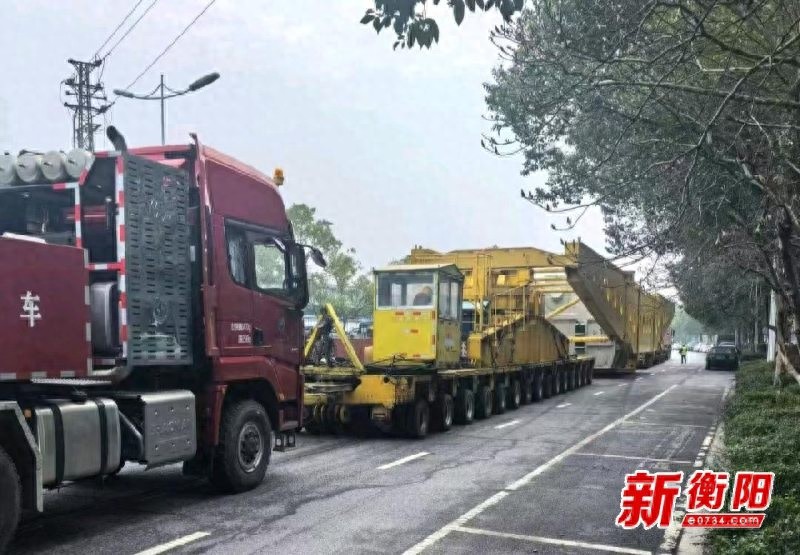 500吨巨无霸变压器如何安全穿越40公里？衡阳路政揭秘护送全过程  第1张