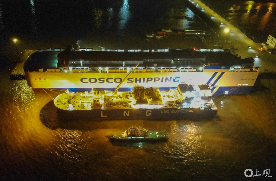 全球首款江海直达LNG加注船首次靠泊上海港，长江流域清洁能源革命开启  第3张