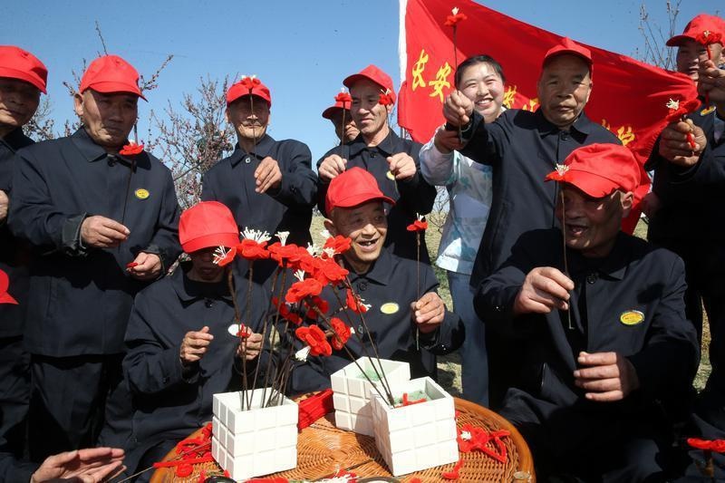 30余位特困老人游古城，他们究竟看到了什么令人惊叹的变化？  第2张